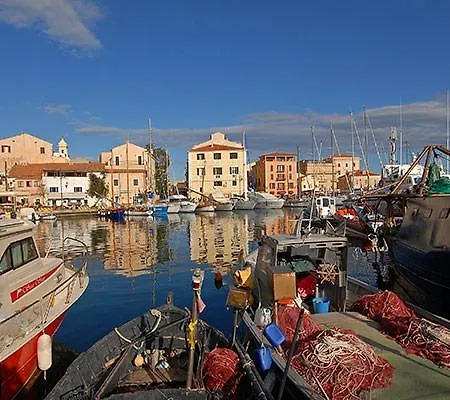 Via Del Centro 3*